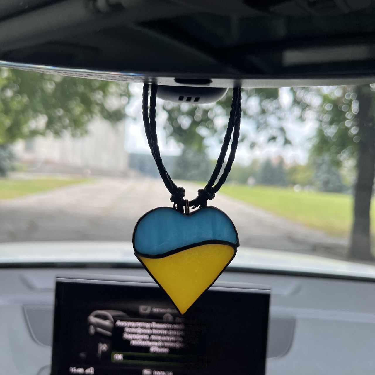 Патріотична підвіска в авто "Синьо-жовте Серце" ручна робота.